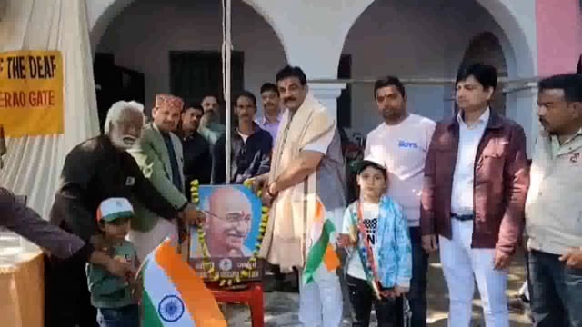 समाजसेवी डॉ संदीप और झांसी विधायक रवि शर्मा जी के आतिथ्य में जगह जगह ध्वजारोहण,यात्रा व सांस्कृतिक कार्यक्रम  आयोजन हुआ 