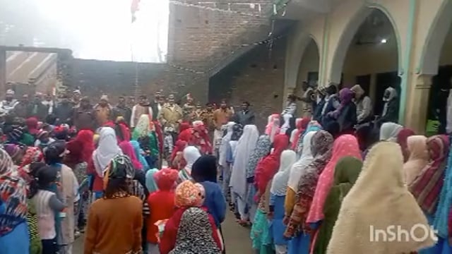 नौशहरा स्थित मदरसा अहले सुन्नत जामिया उलूम में गणतंत्र दिवस की रही धूम ग्राम प्रधान ने किया झंडारोहण बांटी मिठाइयां 