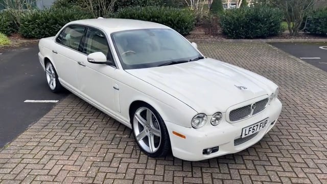 Video preview of Jaguar XJ 8 4.2 (2007)