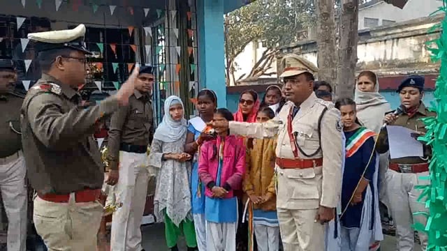 पकरीबरावां में उत्कृष्ट प्रदर्शन के लिए पुरस्कृत किए गए पुलिस अधिकारी व कर्मी