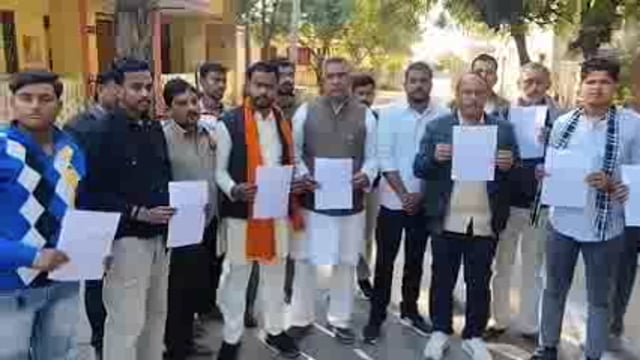 कोंच: गणतंत्र दिवस पर मंच पर चढ़कर महापुरुषों और धर्मों पर अभद्र टिप्पणी करने का मामला