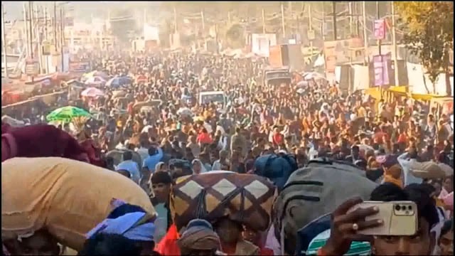 प्रयागराज महा कुंभ में दूसरे शाही अमृत स्नान करने को उमड़ा आस्था का भारी जनसैलाब।