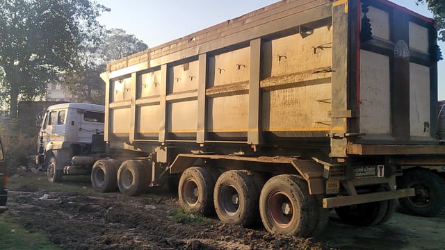 पीटीओ ने पकड़ा एक ओवरलोड ट्रक 