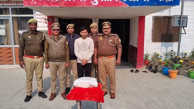 #अमेठी पुलिस ने फर्जी दरोगा का किया भंडाफोड़ 