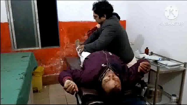 कुंडा पुल के समीप सड़क दुर्घटना में बाइक सवार शिक्षक गंभीर रूप से जख्मी। भागलपुर रेफर।
