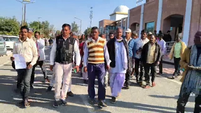 खरीदी बंद होने से किसान परेशान होकर किसान पहुंचे कलेक्ट्रेट@@ 