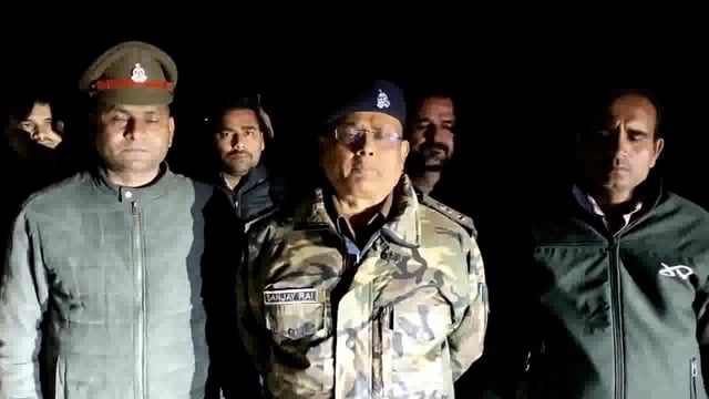 महेशगंज पुलिस व स्पेशल टीम से हुई मुठभेड़ में 25000/- रुपये का ईनामिया 1अभियुक्त के पैर में लगी गोली दूसरा भी गिरफ्तार, 