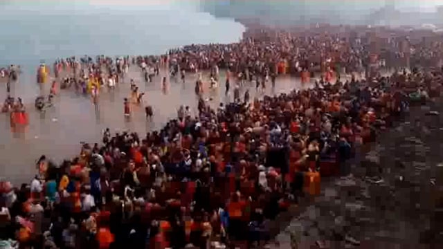 मौनी अमावस्या पर बिहार के वाल्मीकि नगर स्थित त्रिवेणी संगम में स्नान के लिए उमड़ी लाखों श्रद्धालुओं की भारी भीड़#cmbihar