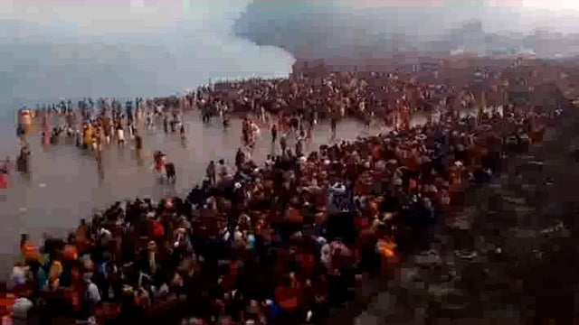 मौनी अमावस्या पर बिहार के वाल्मीकि नगर स्थित त्रिवेणी संगम में स्नान के लिए उमड़ी लाखों श्रद्धालुओं की भारी भीड़#cmbihar