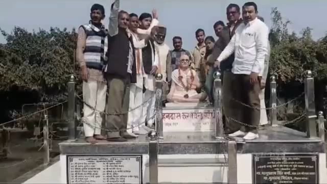 कोंच,महात्मा गांधी की पुण्यतिथि: शहीद दिवस पर कांग्रेसियों ने दी श्रद्धांजलि