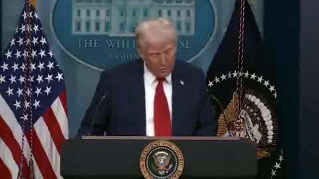 अमरीका के राष्ट्रपति डोनाल्ड ट्रंप ने पुष्टि की है कि वाशिंगटन डीसी में अमेरिकन एयरलाइंस के जेट विमान और हेलीकॉप्‍टर दुर्घटना में कोई भी जीवित नहीं बचा है। 

विमान में 64 यात्री और आर्मी ब्लैक हॉक हेलीकॉप्‍टर में तीन सैनिक सवार थे।