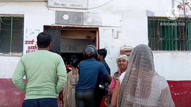 सिरदला प्रखंड के पोस्ट ऑफिस में खाता खोलने का लिया जा रहा है ₹300 अकाउंट में बैलेंस मिल रहा है ₹25