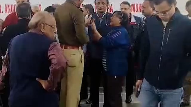 र्सजन डॉक्टर अविनाश सिंह को थप्पड़ मार कर बिना तहरीर की किया हवालाप में बंद किया आईएमए की टीम ने की हड़ताल