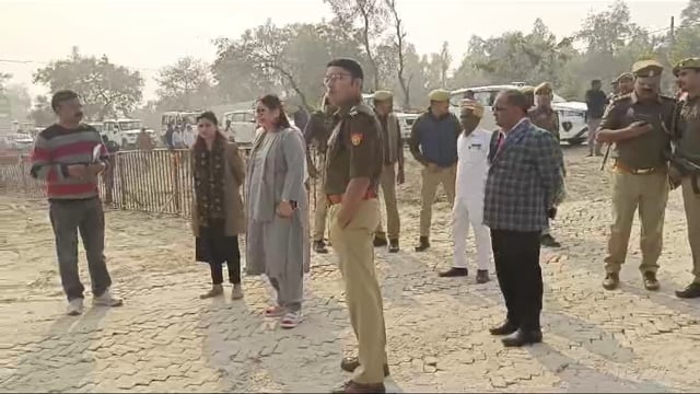 पार्वती अरगा पक्षी विहार वजीरगंज में माननीय मुख्यमंत्री जी के आगमन के दृष्टिगत कार्यक्रम स्थल का निरीक्षण करती हुई जिलाध