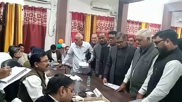 सब रजिस्ट्रार कार्यालय को पुराने भवन में संचालित करने को ज्ञापन 