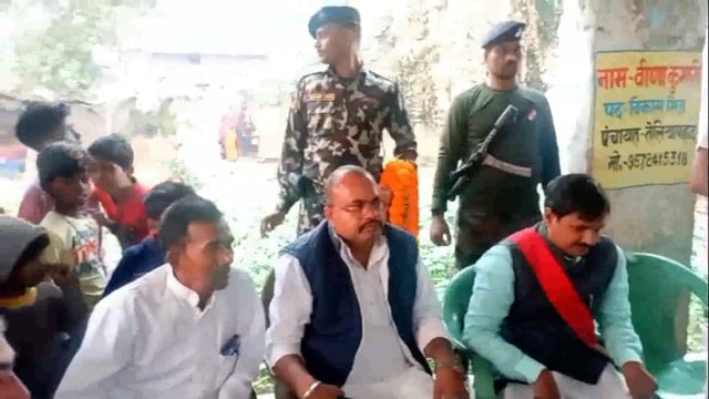 राजद विधायक सह अनुसूचित जनजाति समिति के सदस्य ने महादलित टोला में चौपाल आयोजित कर लोगों को दी जानकारी 