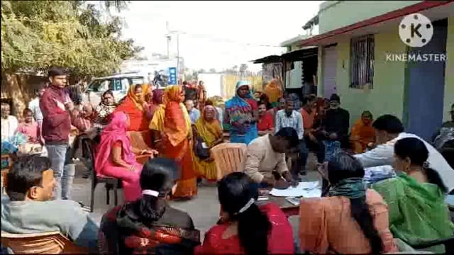 नगर पंचायत के द्वारा 200 कंबलों का किया गया वितरण। नगर पंचायत उपाध्यक्ष सहित वार्ड पार्षद रहे मौजूद।