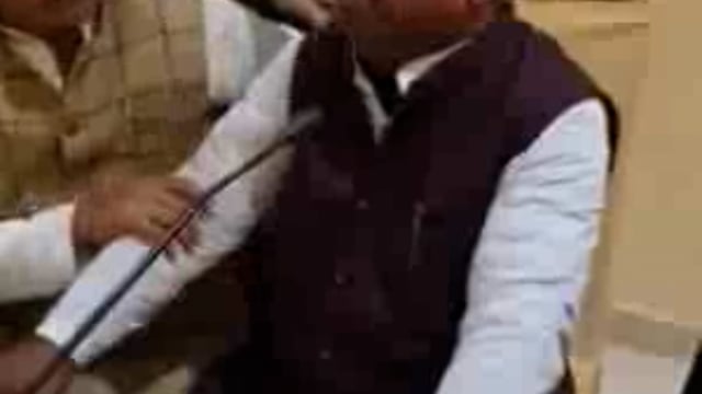 Bahraich:*बिग ब्रेकिंग न्यूज़ अयोध्या में दलित युवती की निरमम हत्या का मामला सपा सांसद अवधेश प्रसाद ने दलित किशोरीकी 