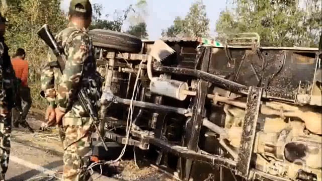 देवघर से पूजा कर वापस लोट रही मैजिक ने मारी पलटी,13 श्रद्धालु घायल,सामुदायिक स्वास्थ्य केन्द्र बेलहर में चल रहा इलाज