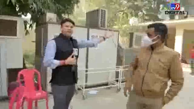 जिन्हें पत्रकारों से यह शिकायत है कि पत्रकार सच नहीं दिखा रहा है वह जरा इस वीडियो को देखें और समझे कि पत्रकार पर कितना दबाव होता है फिर भी हमारे देश में ऐसे जांबाज पत्रकार हैं,जो निडर होकर सच्चाई का आईना जनता तक पहुंचाने का काम करते हैं.