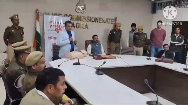 पुलिस कमिश्नरेट आगरा डीपी बेस्ट सनम कुमार द्वारा पुलिस लाइन मेमोरियल हॉल में सीपीआर जाने बताएं