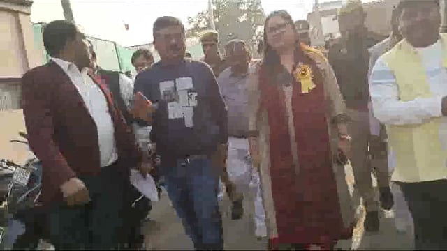 नागरिक संगम कार्यक्रम के उपरांत नगर पंचायत मनकापुर के वार्ड राजेन्द्र नगर, रफीनगर, सुभाष नगर का निरीक्षण करती हुई जिलाधि