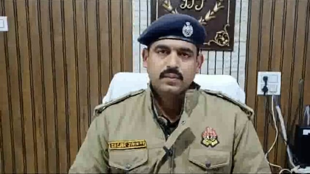 थाना मिर्जापुर पुलिस टीम द्वारा लोगों के साथ तन्त्र-विद्या से धोखाधडी कर ठगी करने वाले गिरोह के 7 अभियुक्तगण गिरफ़्तार.., क़ब्ज़े से ठगी की गयी धनराशि 33 लाख रुपये बरामद.. जिसके सम्बन्ध में *पुलिस अधीक्षक ग्रामीण सागर जैन* द्वारा दी गई बाईट.. आप भी सुनें