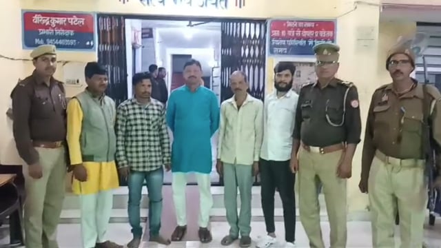 जुए के अड्डे पर छापा मारकर पकड़े गए 5 जुआरी 