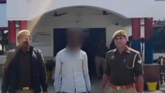 वजीरगंज पुलिस ने अवैध तमंचे के साथ एक अभियुक्त को जमलापुर तुर्काडीहा मार्ग से किया गिरफ्तार।