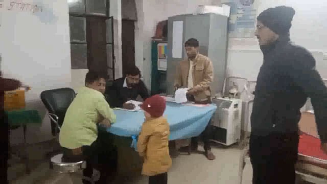 रामनगला पर ईंटों से भरे ट्रैक्टर ट्राली में घुसे बाइक सवार एक हुआ घायल मौके पर पहुंची 108 एंबुलेंस अस्पतालमें किया भर्ती