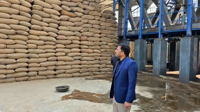 BANKA: उसना मिल का जिला स्तर के पदाधिकारी द्वारा किया गया भौतिक सत्यापन।