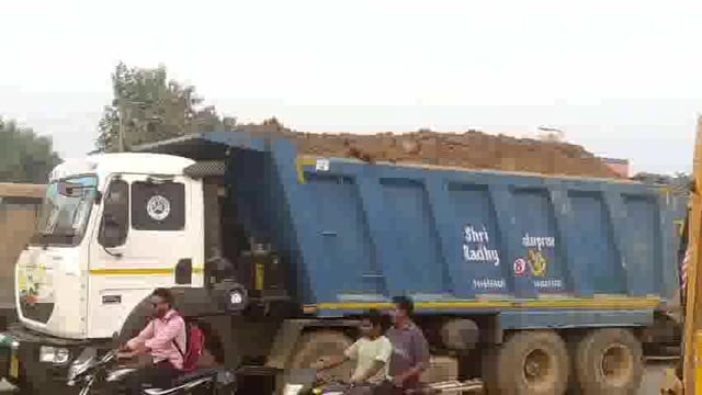 कलियर! दरियापुर में धड़ल्ले से दौड़ रहे अवैध खनन से भरे ओवरलोडेड डंपर!