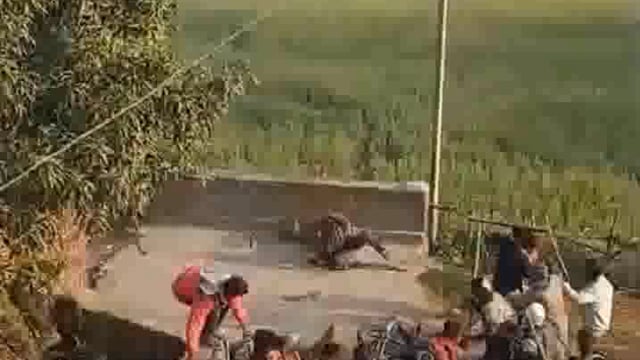 Bahraich:2 बहराइच से बड़ी खबर निकलकर सामने आ रही है कतर्नियाघाट गांव मे घुसे तेंदुए नेआधा दर्जनलोगो को किया घायल 