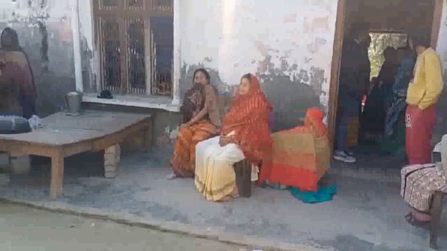 फंदे से लटकता मिला युवक का शव, सूचना पर पहुंची पुलिस जांच में जुटी।