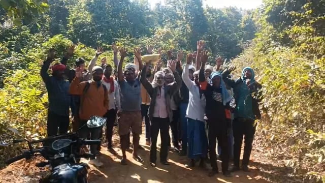 घटिया रास्ता मरमती के विरोध में ग्रामीणों ने खोला मोर्चा, वन विभाग के खिलाफ प्रदर्शन कर ग्रामीणों ने कि नारेबाजी 