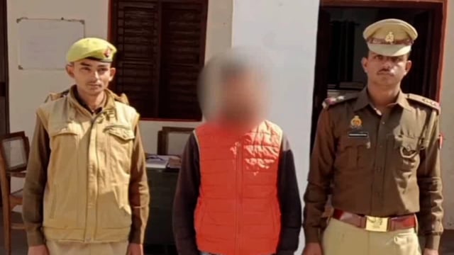 मनकापुर पुलिस ने गैंगस्टर एक्ट के तहत वांछित अभियुक्त को कोतवाली के गेट सामने से किया गिरफ्तार।