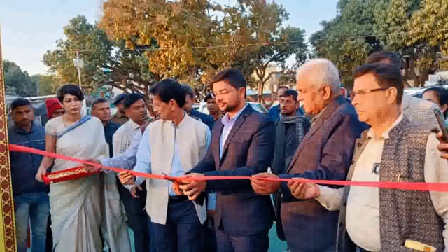 BANKA: खादी मेला/प्रदर्शनी सह उद्यमी बाजार का जिला पदाधिकारी ने फीता काट कर किया उद्घाटन