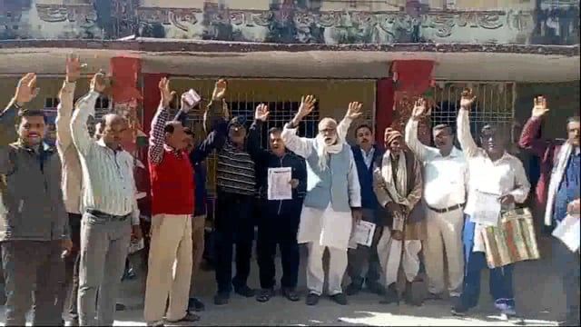 आठ सूत्रीय मांगों के लेकर पीडीएस दुकानदारों ने किया प्रदर्शन, तथा अपनी मांगों का ज्ञापन BDO को सौंपा