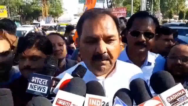 झांसी में भाजपा कार्यकर्ताओं ने दिल्ली में हुई शानदार जीत और पूर्ण बहुमत से भाजपा सरकार बनने की खुशी में जमकर जश्न मनाया