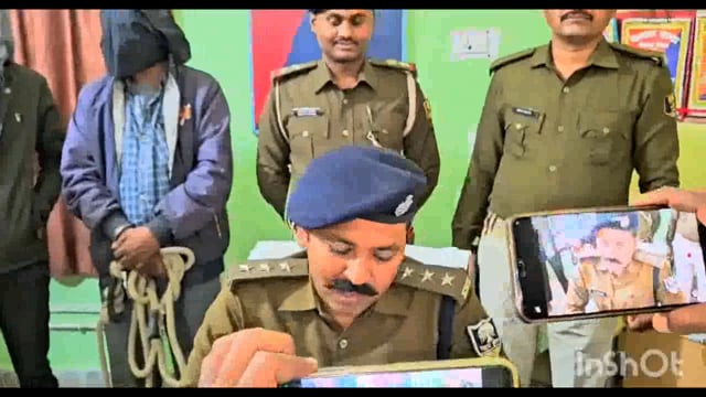 बेलहर एसडीपीओ राजकिशोर कुमार प्रेसवार्ता कर नवटोलिया गांव ने चल रहे मिनी गनफैक्ट्री का किया उद्भेदन
 देखिए रिपोर्ट