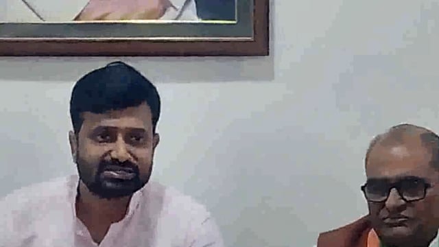 मध्य प्रदेश विधानसभा उप नेता प्रतिपक्ष हेमंत कटारे ने भिंड कलेक्टर संजीव श्रीवास्तव पर लगाए गंभीर आरोप.क्या बोले हेमंत #