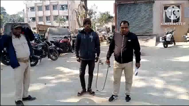 पैर से दबकर हुई बच्ची के मृत्यु मामले में आरोपित युवक को अमरपुर पुलिस ने किया गिरफ्तार।