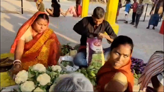 BANKA: उन्नति ग्राम बाबर चक में पहली बार  लगाया गया ग्रामीण हाट