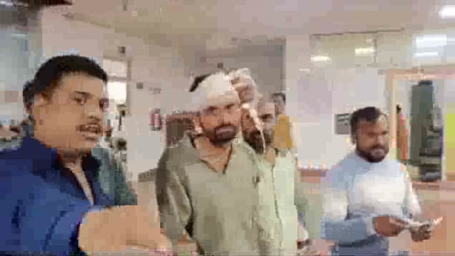 कोंच,मंदिर की मोहतमी व कब्जे के विवाद को लेकर दो पक्षों में मारपीट के साथ हुई फायरिंग