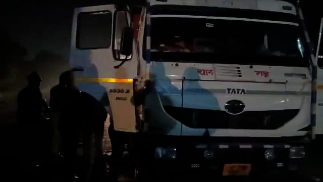 भिंड कलेक्टर ने गिट्टी का अवैध परिवहन करते हुए तीन डंफर किए जब्त.अवैध परिवहन पर कलेटर की निरंतर कार्रवाही जारी।