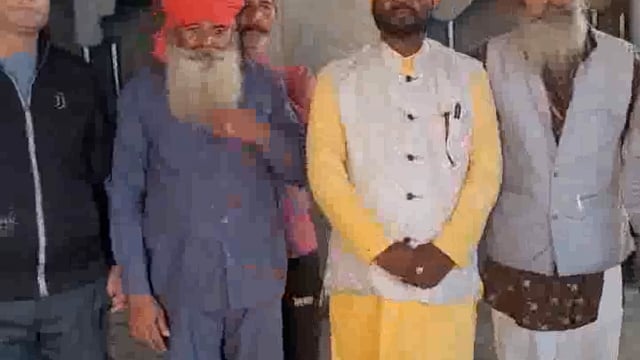 अवैध कच्ची शराब के खिलाफ लामबन्द हुआ पलिया का वाल्मीकि समाज