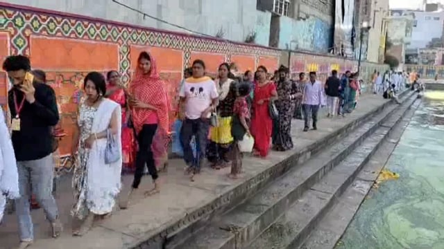 राधा श्याम कुंड में जमी है काई नहीं हो रही सफाई श्रद्धालुओं के साथ हो रही है खिलबाड़ 