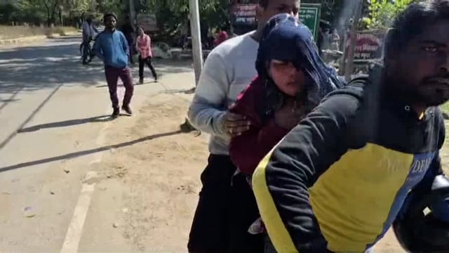 मथुरा: सखी वन टॉप के बाहर युवती ने खाया जहर: हालत चिंताजनक 