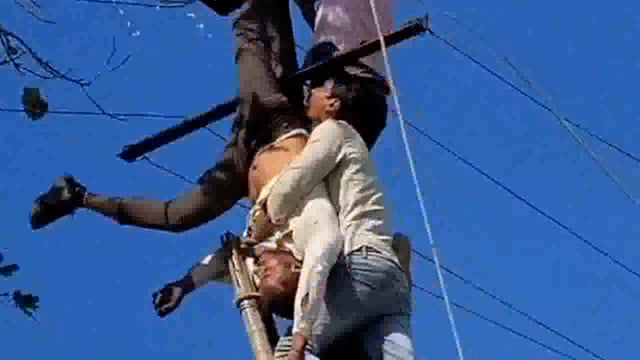 थाना हाईवे क्षेत्र में विधुत पोल पर चढ़े युवक की संदिग्ध परिस्थितियों में हुई मौत।