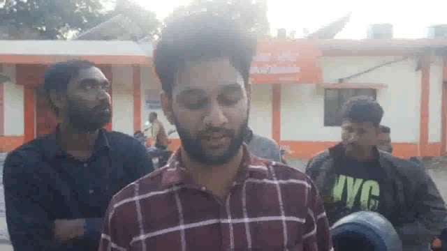 महेशगंज थाना क्षेत्र के नगर पंचायत हीरागंज बैंक ऑफ़ बडौदा शाखा हीरागंज के मैनेजर की मनमानी ग्राहकों को किया जा रहा परेशा